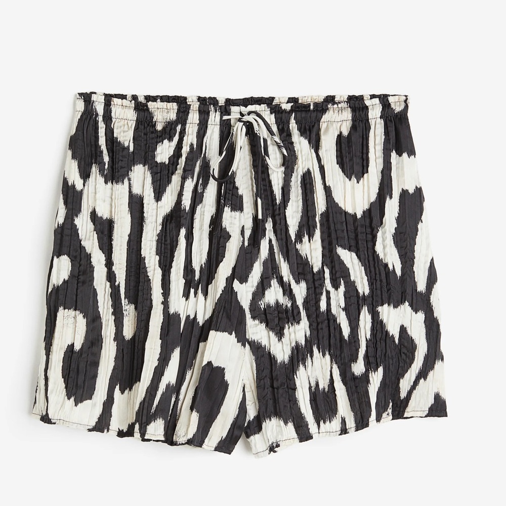 H&M Printed Satin Shorts L